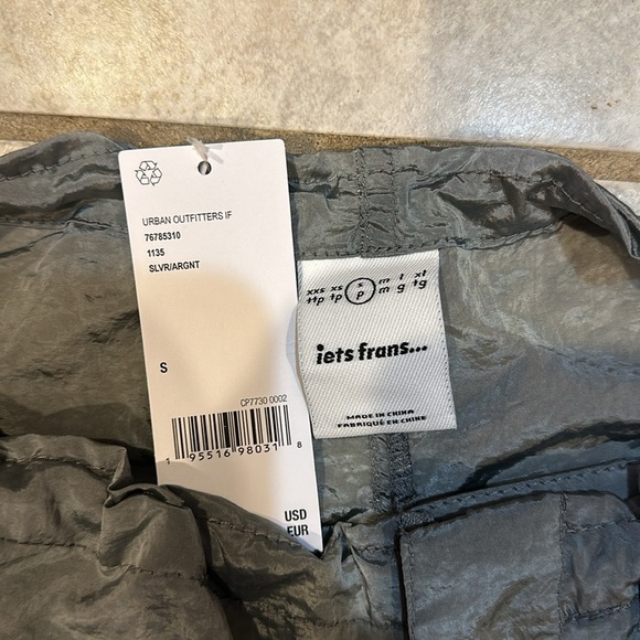 NWT! Urban Outfitters iets frans Gray Shiny Baggy Tech Parachute Pants S bungee - Picture 4 of 9